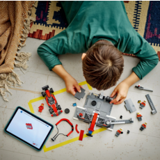 LEGO F1 PIT STOP & PIT CREW WITH FERRARI CAR