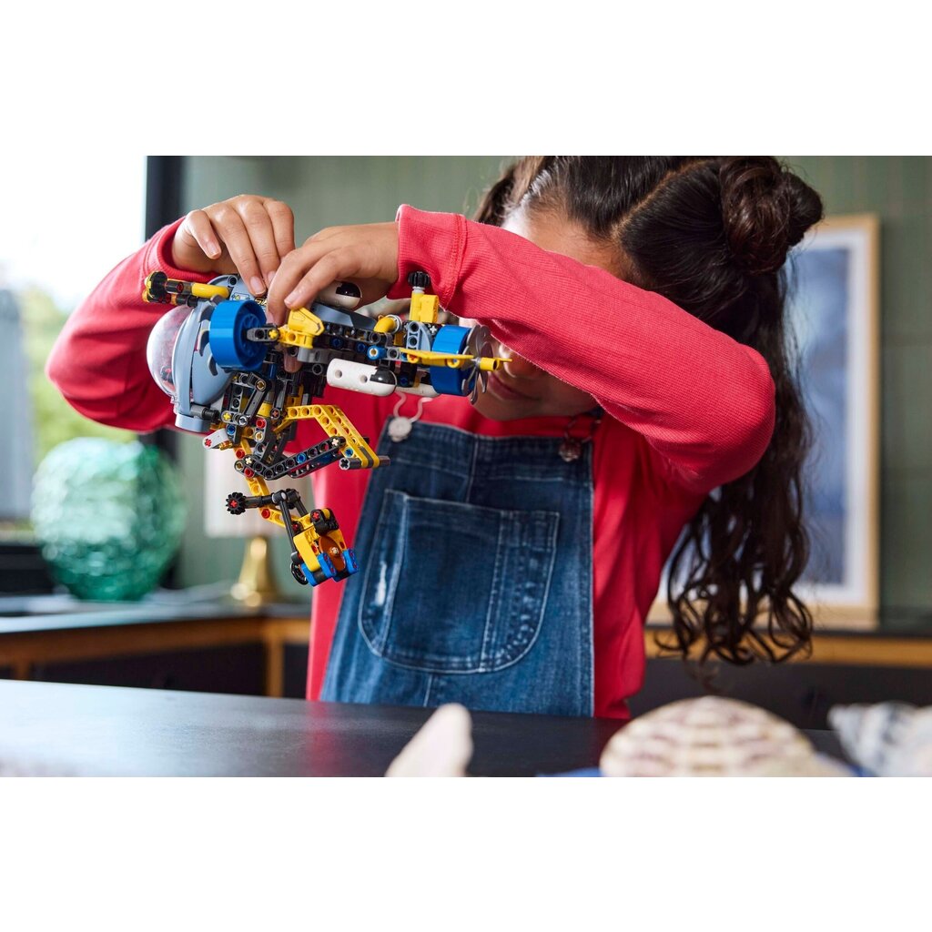 LEGO DEEP-SEA RESEARCH SUBMARINE