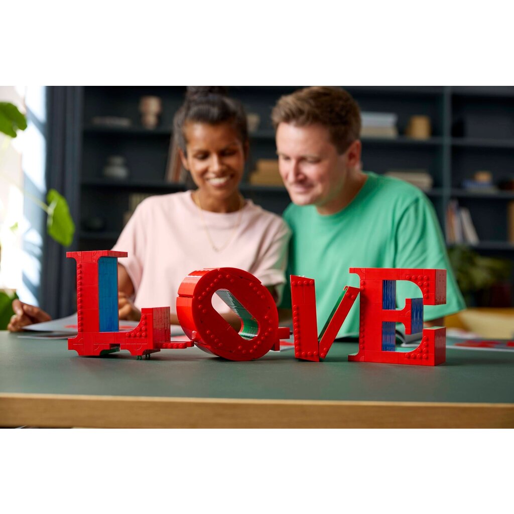 LEGO LOVE SCULPTURE