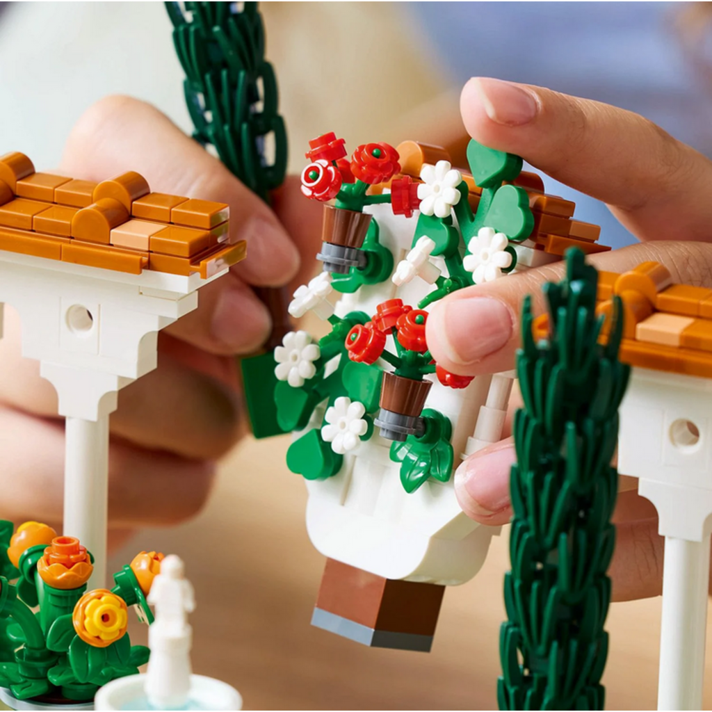 LEGO FOUNTAIN GARDEN