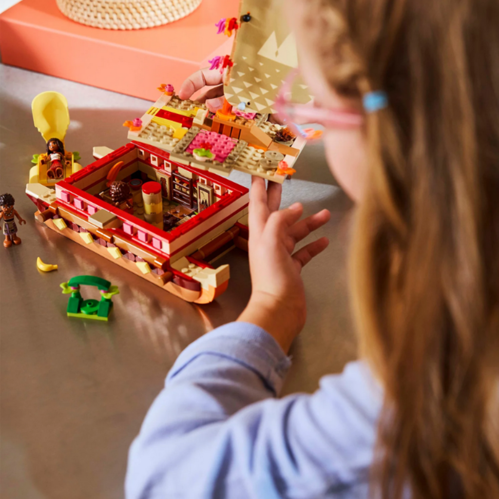 LEGO MOANA'S ADVENTURE CANOE