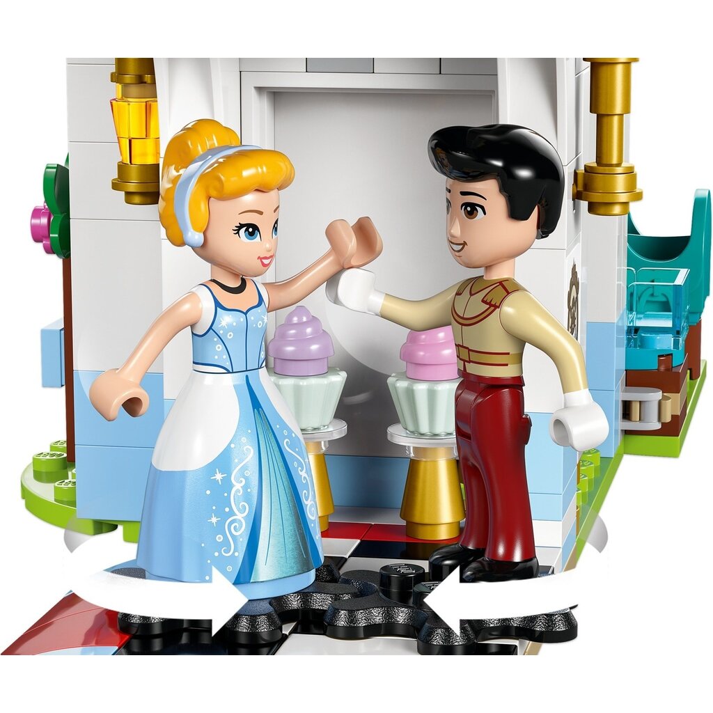LEGO CINDERELLA'S CASTLE & HORSE CARRIAGE