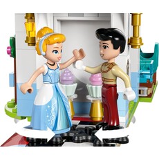 LEGO CINDERELLA'S CASTLE & HORSE CARRIAGE