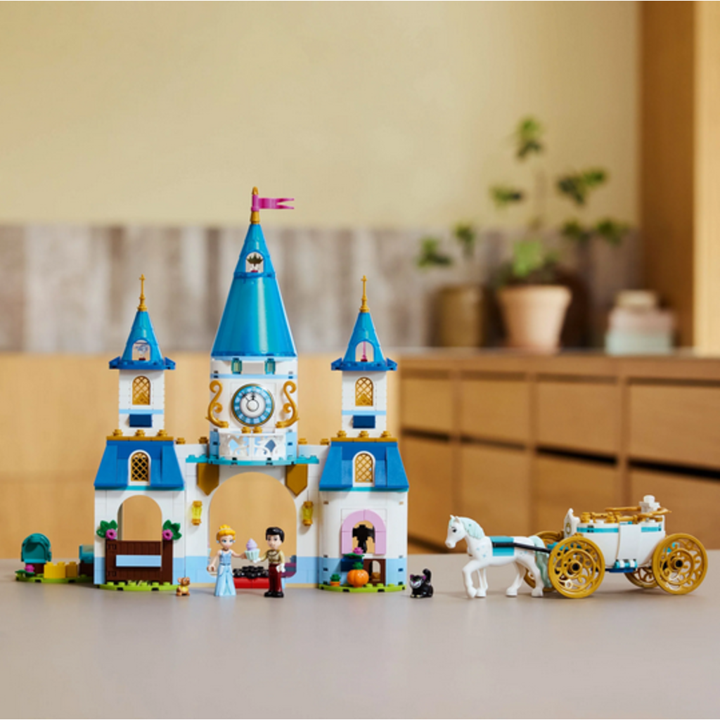 LEGO CINDERELLA'S CASTLE & HORSE CARRIAGE