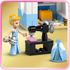LEGO CINDERELLA'S CASTLE & HORSE CARRIAGE