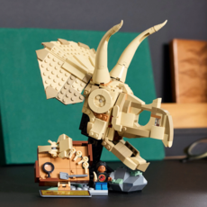 LEGO DINOSAUR FOSSILS: TRICERATOPS SKULL