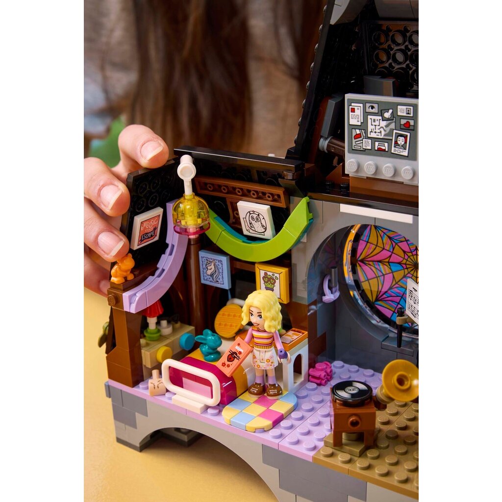 LEGO WEDNESDAY & ENID'S DORM ROOM