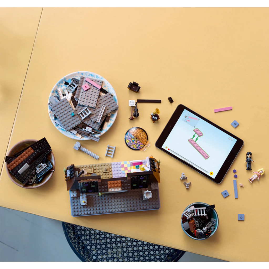 LEGO WEDNESDAY & ENID'S DORM ROOM