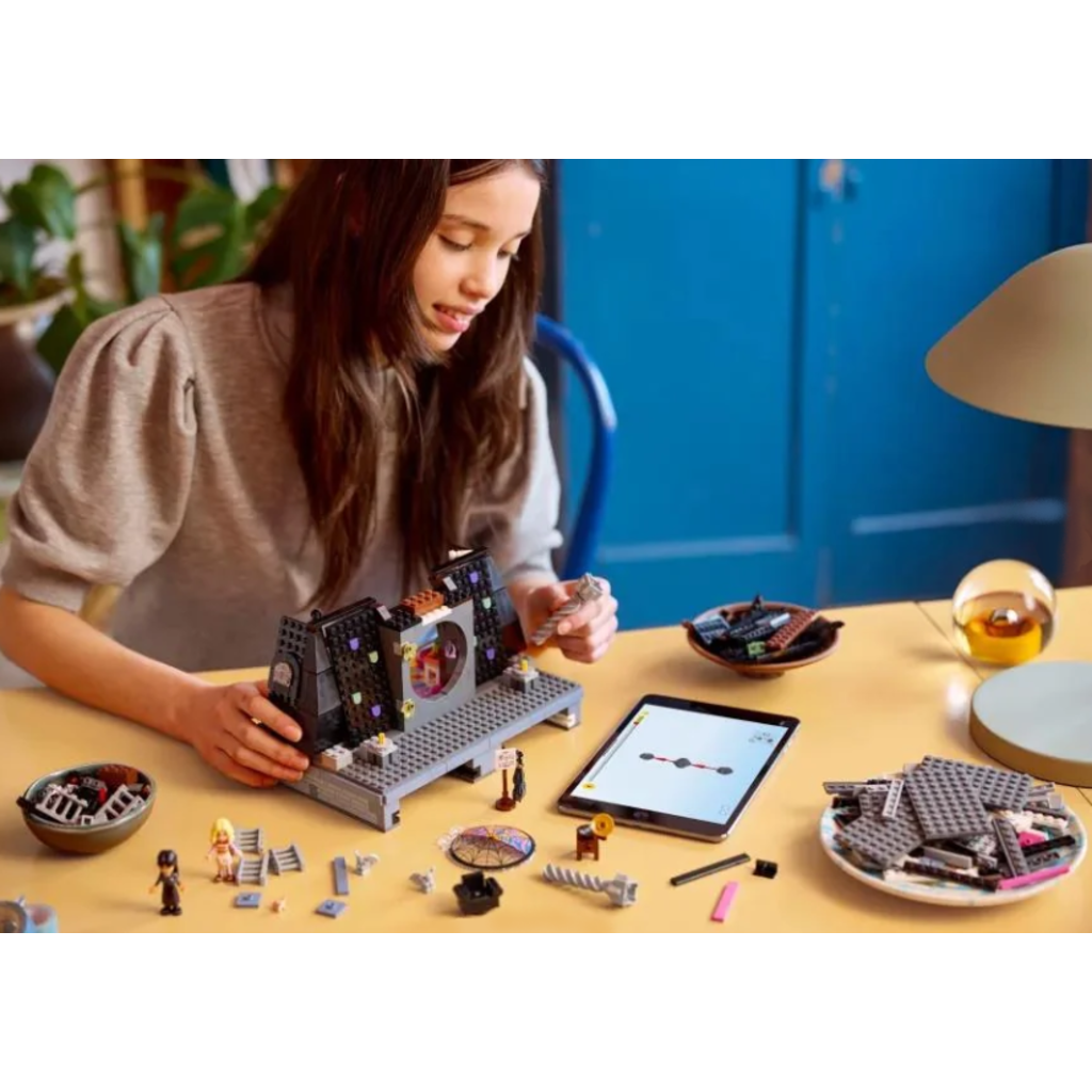 LEGO WEDNESDAY & ENID'S DORM ROOM