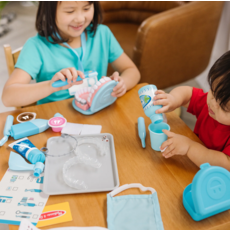 MELISSA AND DOUG SUPER SMILE DENTIST PLAY SET