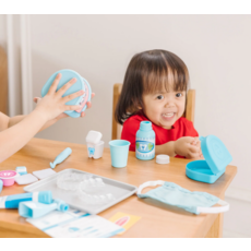 MELISSA AND DOUG SUPER SMILE DENTIST PLAY SET