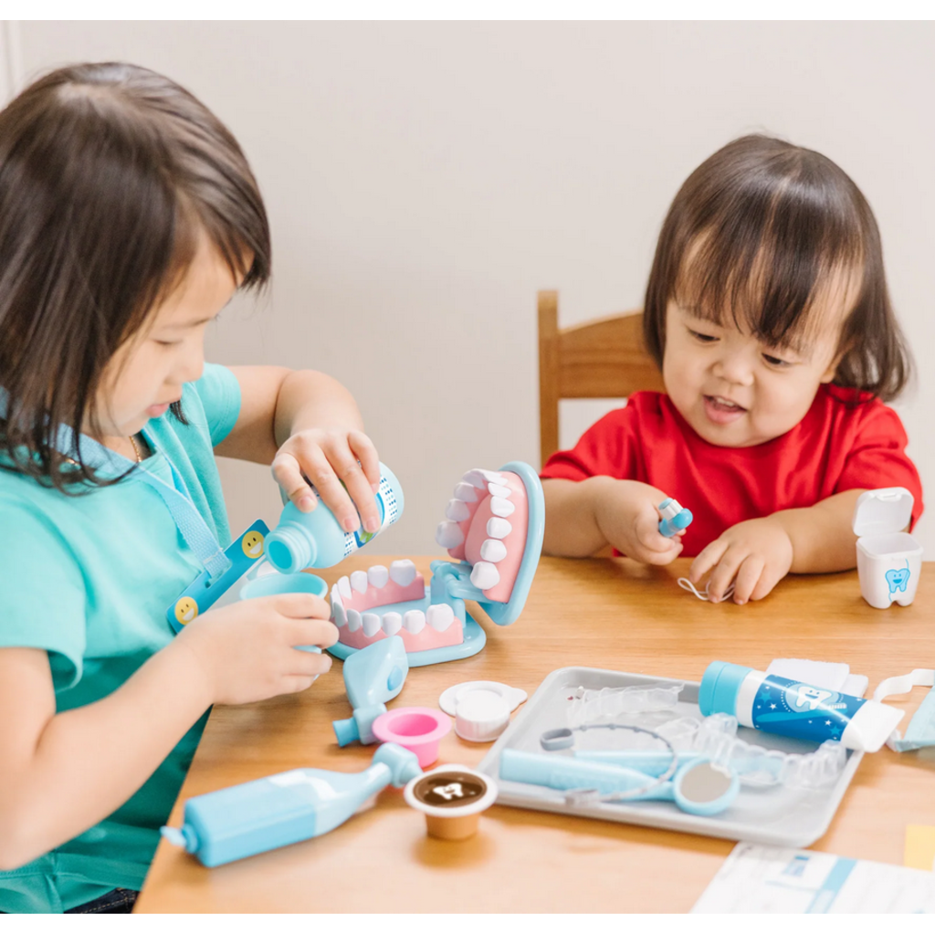 MELISSA AND DOUG SUPER SMILE DENTIST PLAY SET