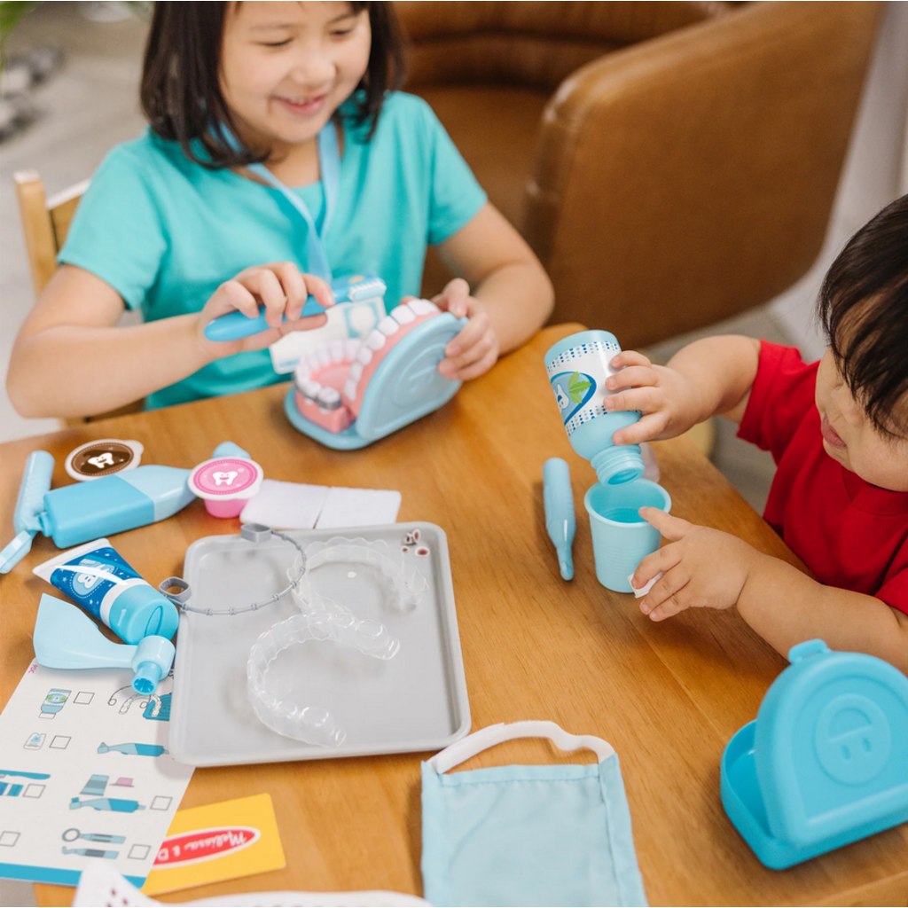 MELISSA AND DOUG SUPER SMILE DENTIST PLAY SET