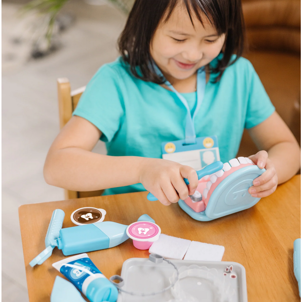 MELISSA AND DOUG SUPER SMILE DENTIST PLAY SET