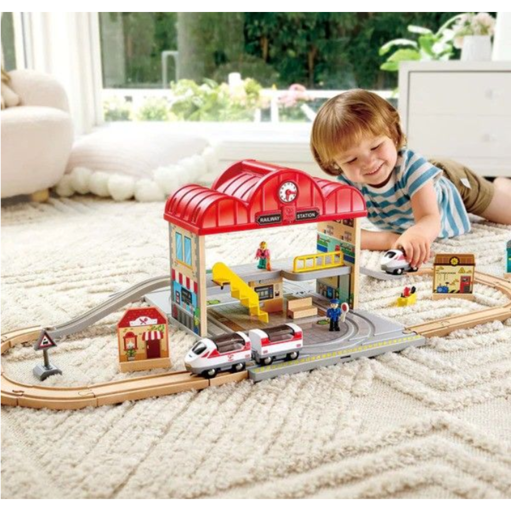 HAPE PORTABLE TRAIN STATION SET