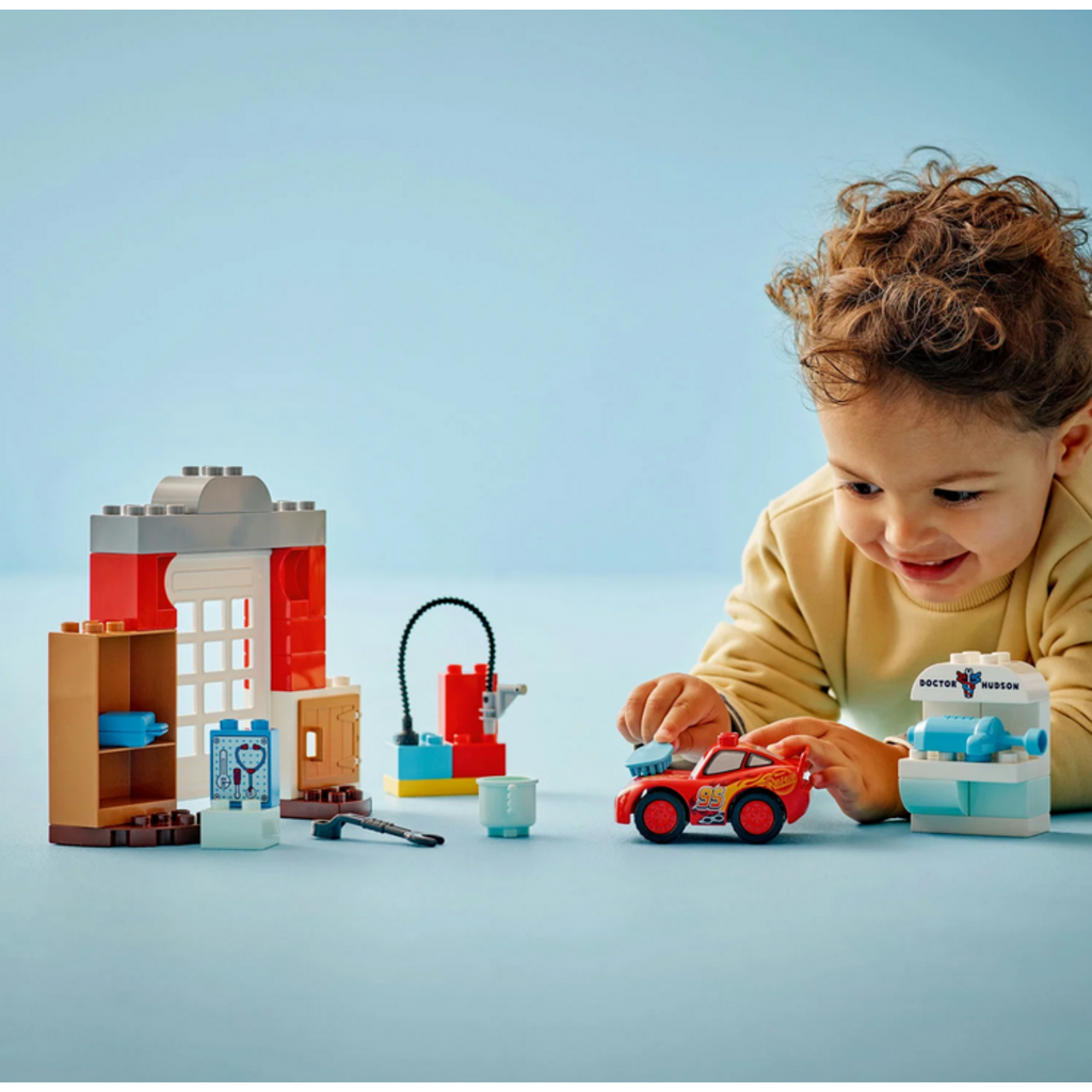 LEGO MCQUEEN'S VISIT TO DOC'S GARAGE