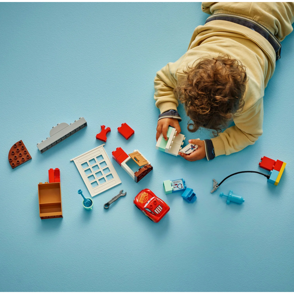 LEGO MCQUEEN'S VISIT TO DOC'S GARAGE