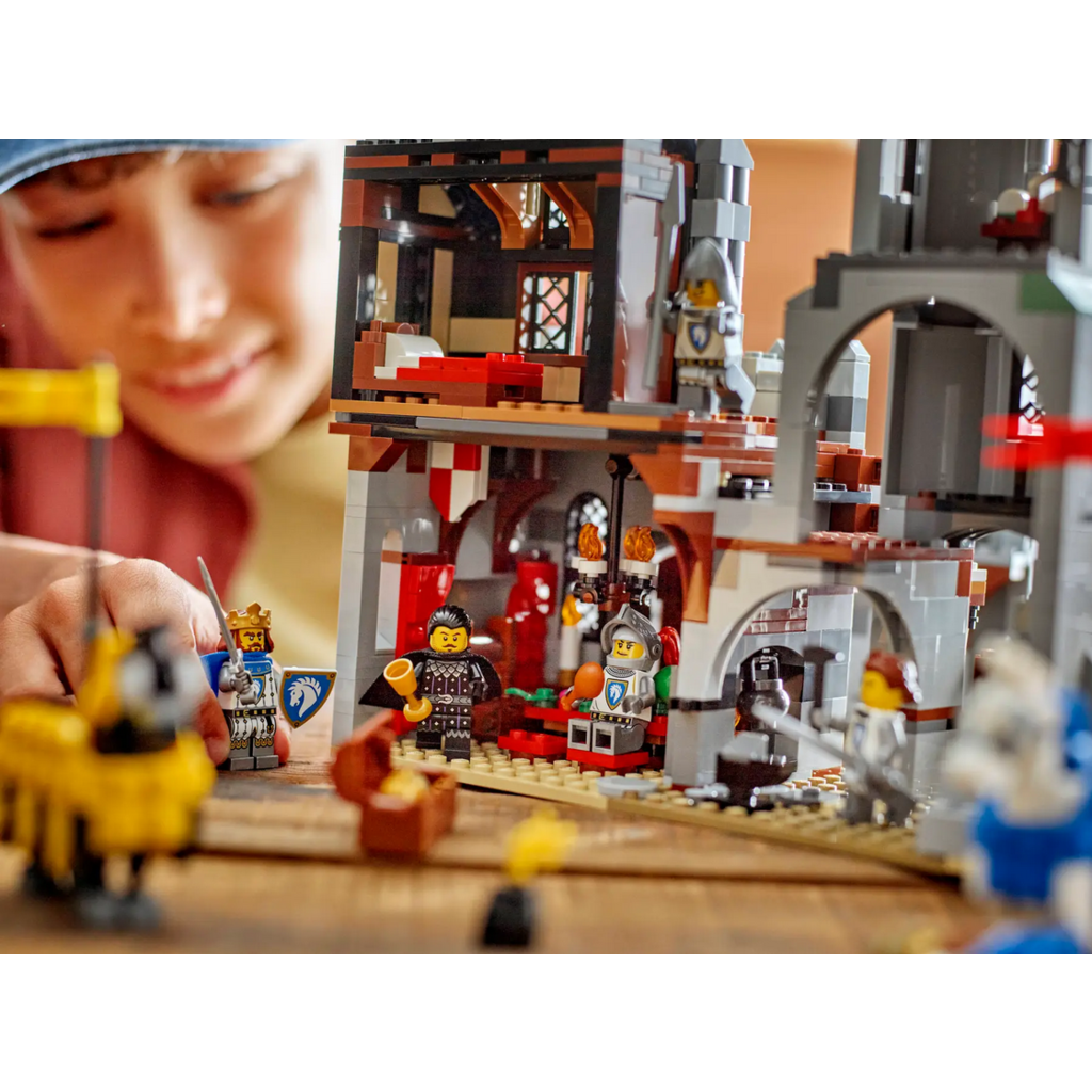 LEGO MEDIEVAL HORSE KNIGHT CASTLE