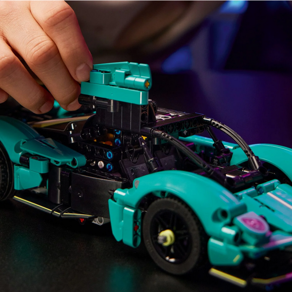 LEGO ASTON MARTIN VALKYRIE