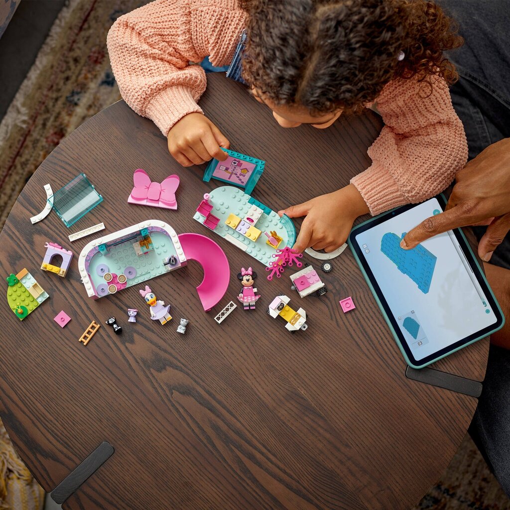 LEGO MINNIE'S PET HOTEL