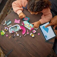 LEGO MINNIE'S PET HOTEL