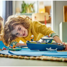 LEGO POLICE BOAT CHASE