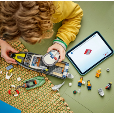 LEGO POLICE BOAT CHASE