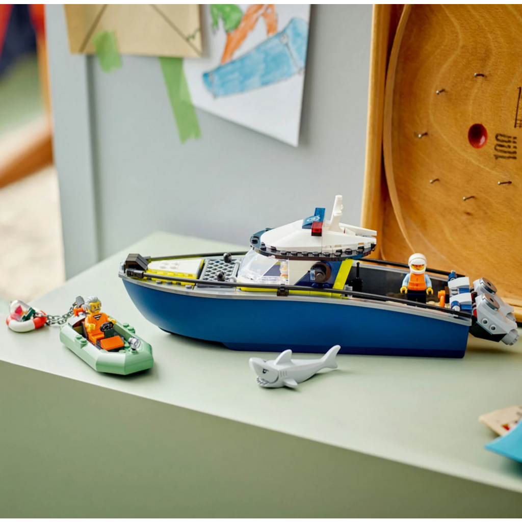 LEGO POLICE BOAT CHASE