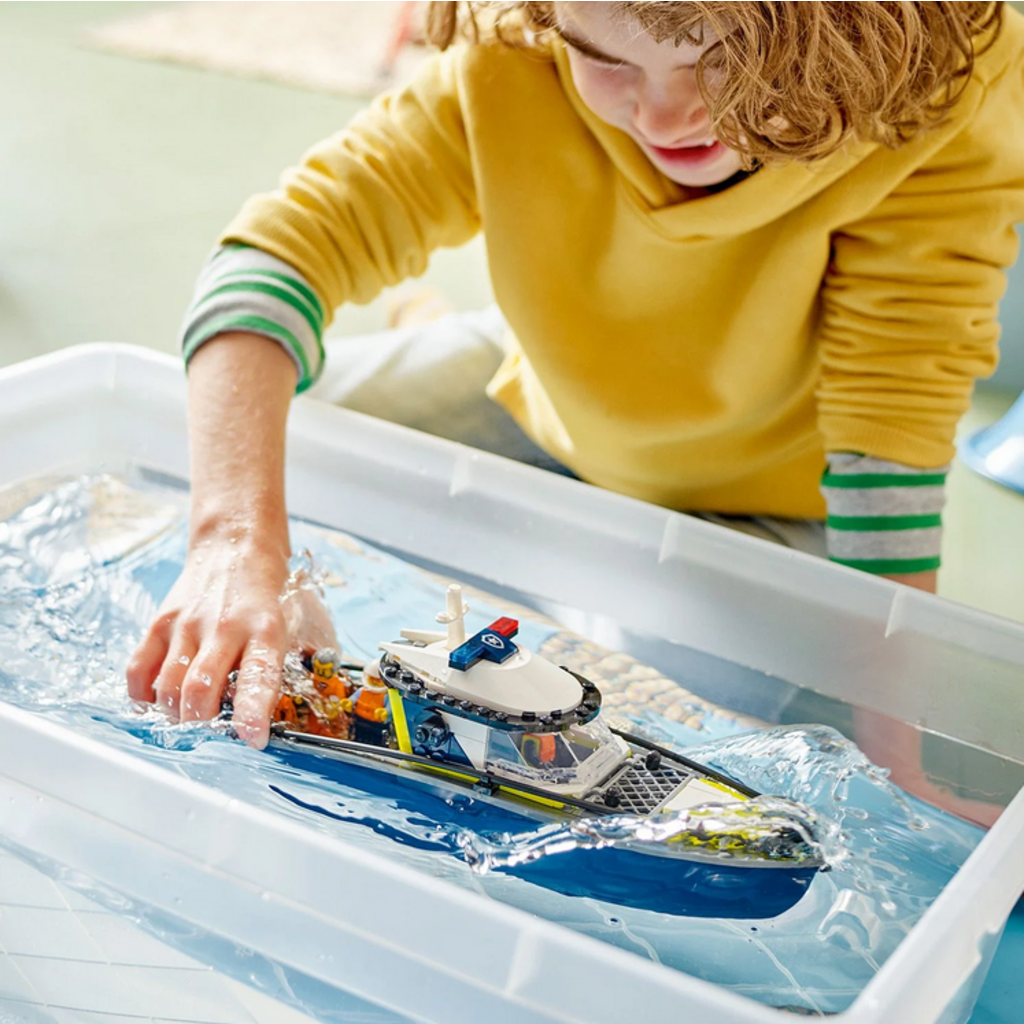 LEGO POLICE BOAT CHASE
