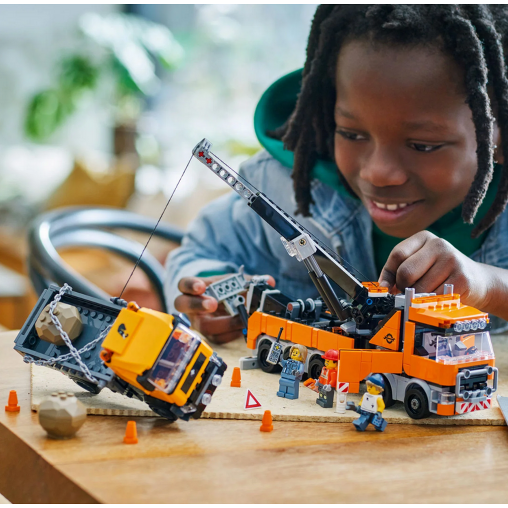 LEGO HEAVY-DUTY RECOVERY TOW TRUCK WITH CRANE