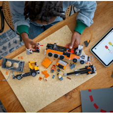 LEGO HEAVY-DUTY RECOVERY TOW TRUCK WITH CRANE