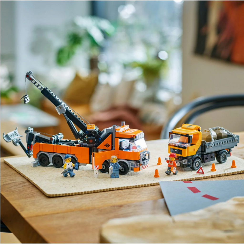 LEGO HEAVY-DUTY RECOVERY TOW TRUCK WITH CRANE