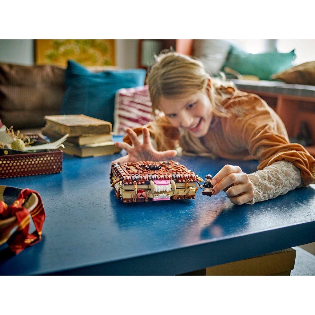 LEGO CHOMPING MONSTER BOOK OF MONSTERS