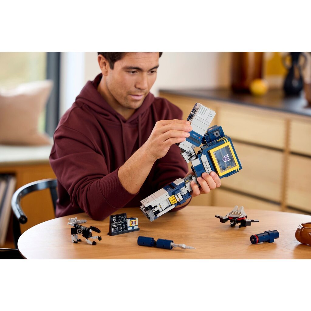 LEGO TRANSFORMERS SOUNDWAVE