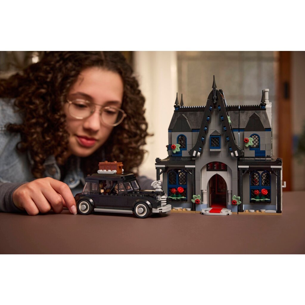 LEGO MORTICIA'S COTTAGE