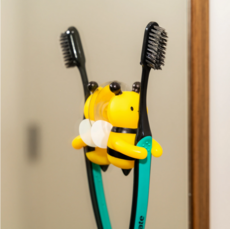 KIKKERLAND TOOTHBRUSH HOLDER