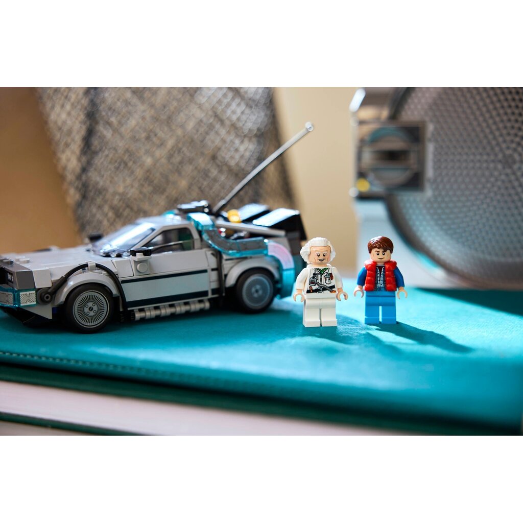 LEGO TIME MACHINE FROM BACK TO THE FUTURE