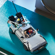LEGO TIME MACHINE FROM BACK TO THE FUTURE