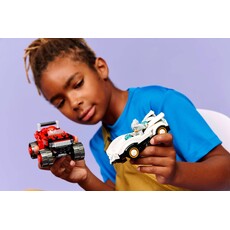 LEGO SILVER'S CAR VS KNUCKLES' MONSTER TRUCK