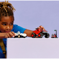 LEGO SILVER'S CAR VS KNUCKLES' MONSTER TRUCK