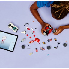 LEGO SILVER'S CAR VS KNUCKLES' MONSTER TRUCK