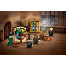 LEGO HOGWARTS CASTLE: SORTING HAT CEREMONY