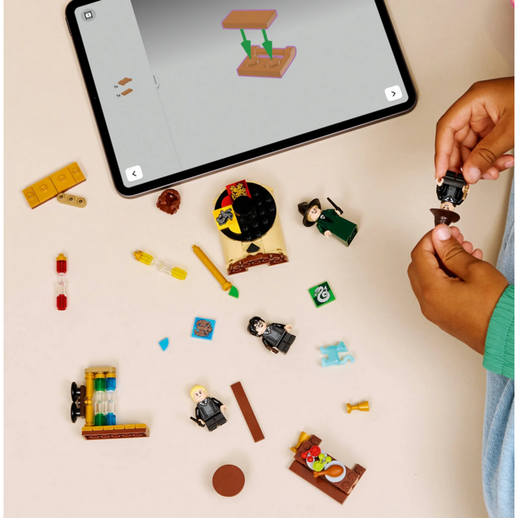 LEGO HOGWARTS CASTLE: SORTING HAT CEREMONY