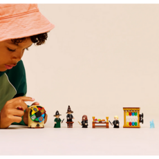 LEGO HOGWARTS CASTLE: SORTING HAT CEREMONY
