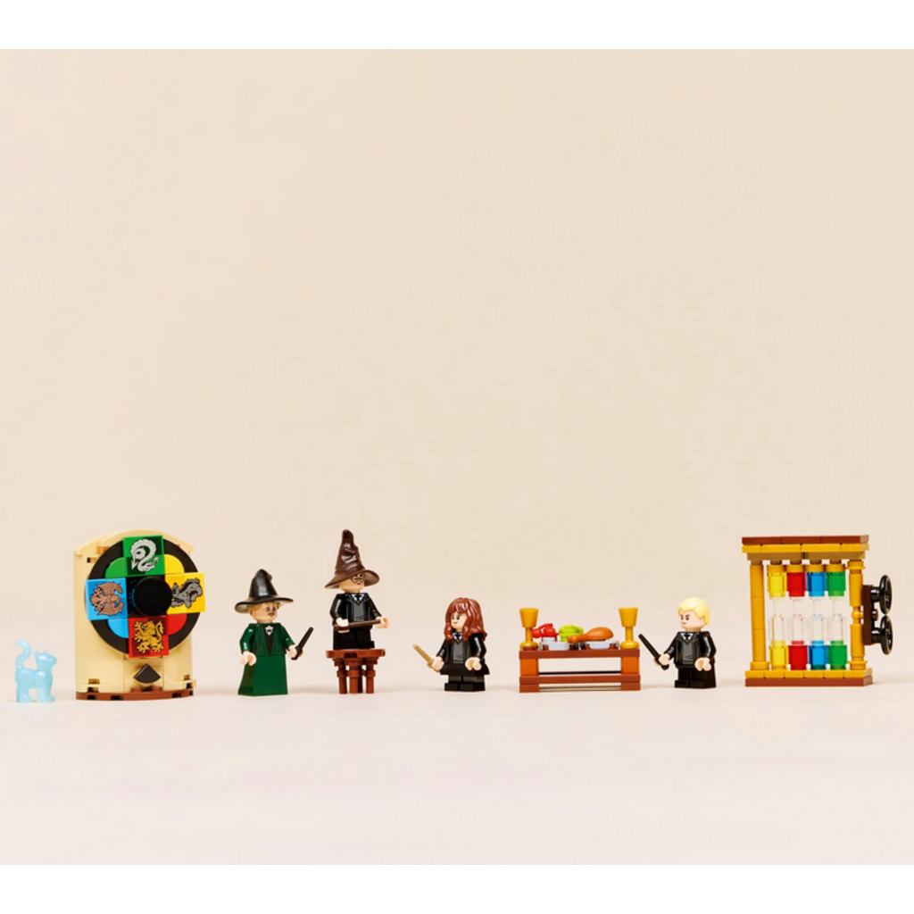 LEGO HOGWARTS CASTLE: SORTING HAT CEREMONY