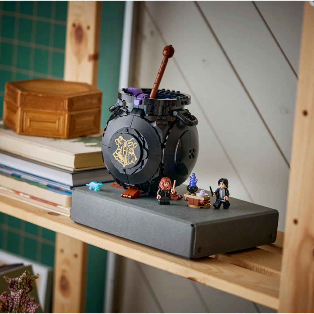 LEGO CAULDRON: SECRET POTIONS CLASSROOM