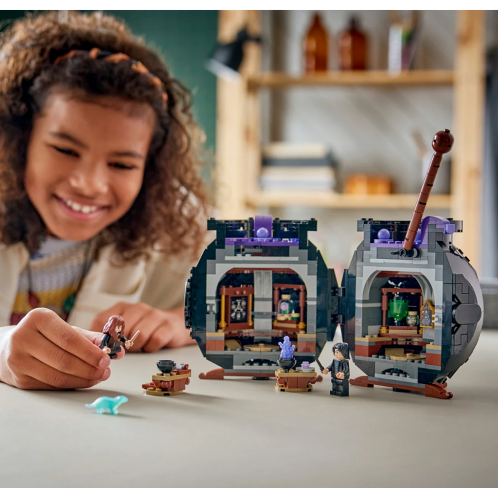 LEGO CAULDRON: SECRET POTIONS CLASSROOM