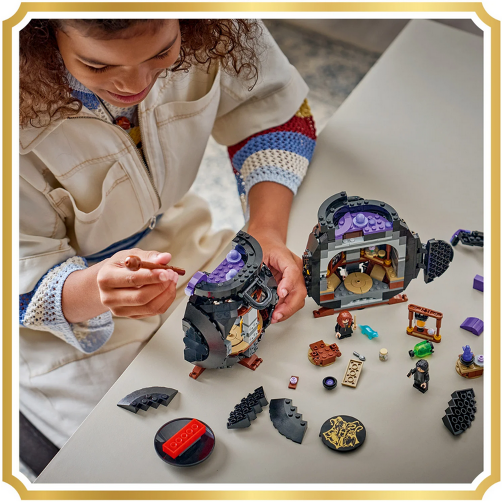 LEGO CAULDRON: SECRET POTIONS CLASSROOM