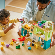 LEGO 3 in 1 MODERN FAMILY HOUSE WITH FIGURES