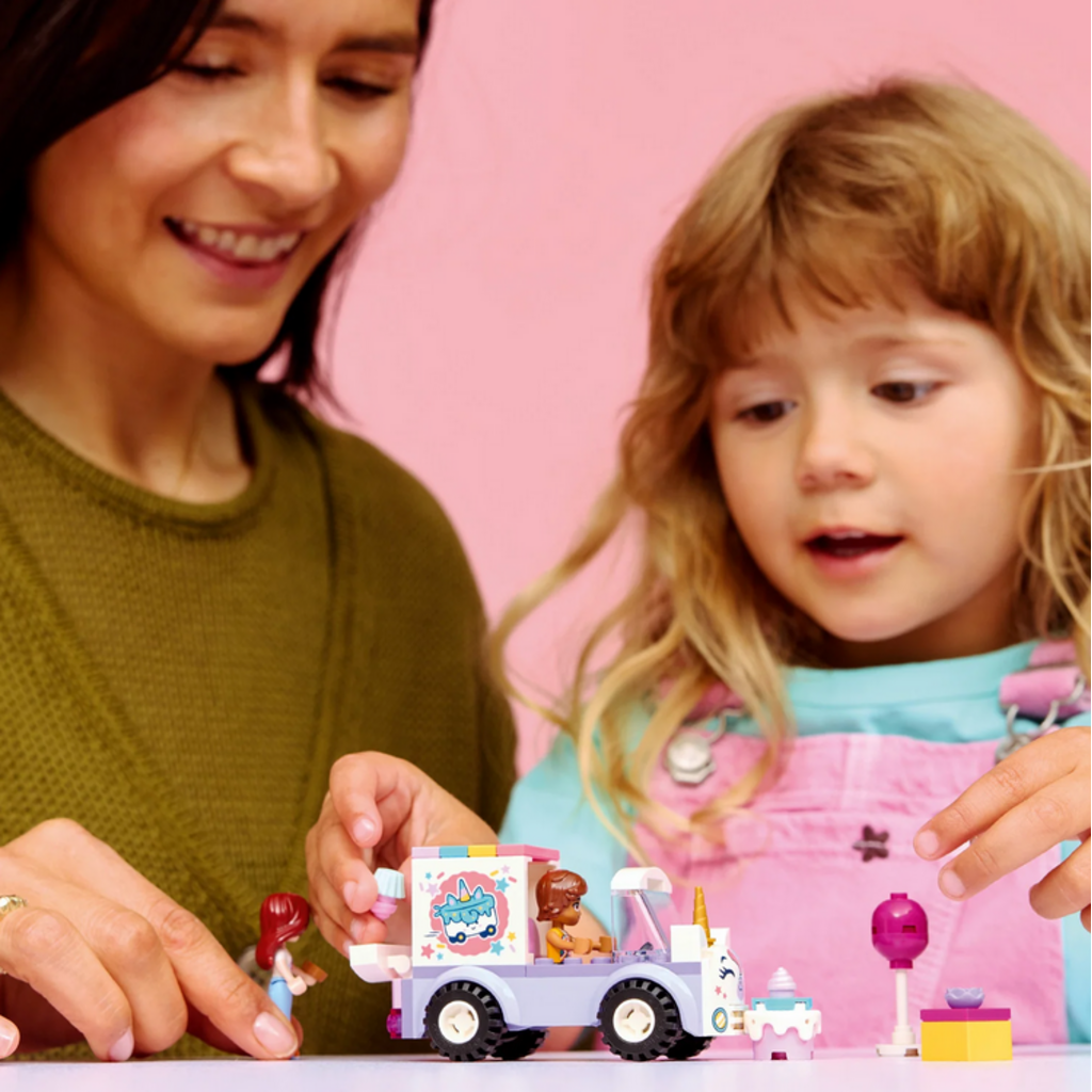 LEGO UNICORN CAKE DELIVERY CAR